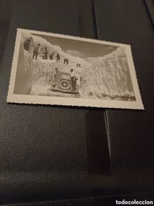Fotografia antiga: Foto del Port d'Envalira ( Andorra ) nevat amb cotxe antic Casa Claverol Plaça Dr Benlloch